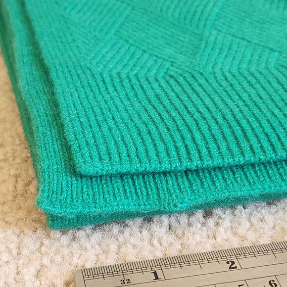 NWT Talbots Kelly Green Cashmere Scarf - Picture 5 of 6